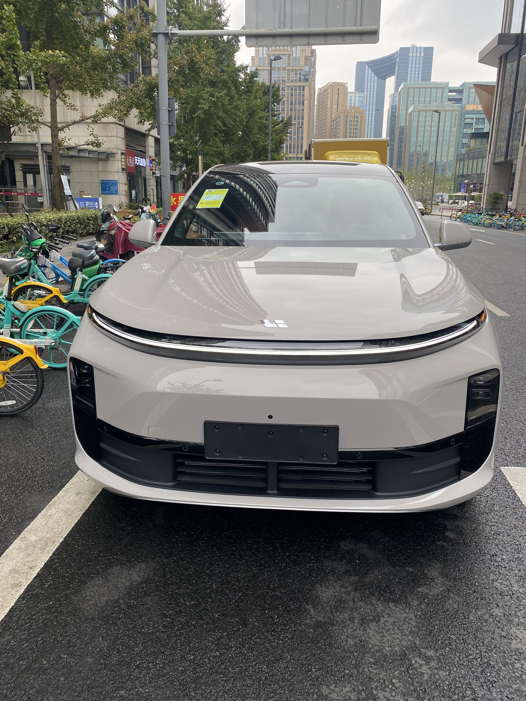 尊时凯龙人生就博 MEGA 高压纯电 MPV